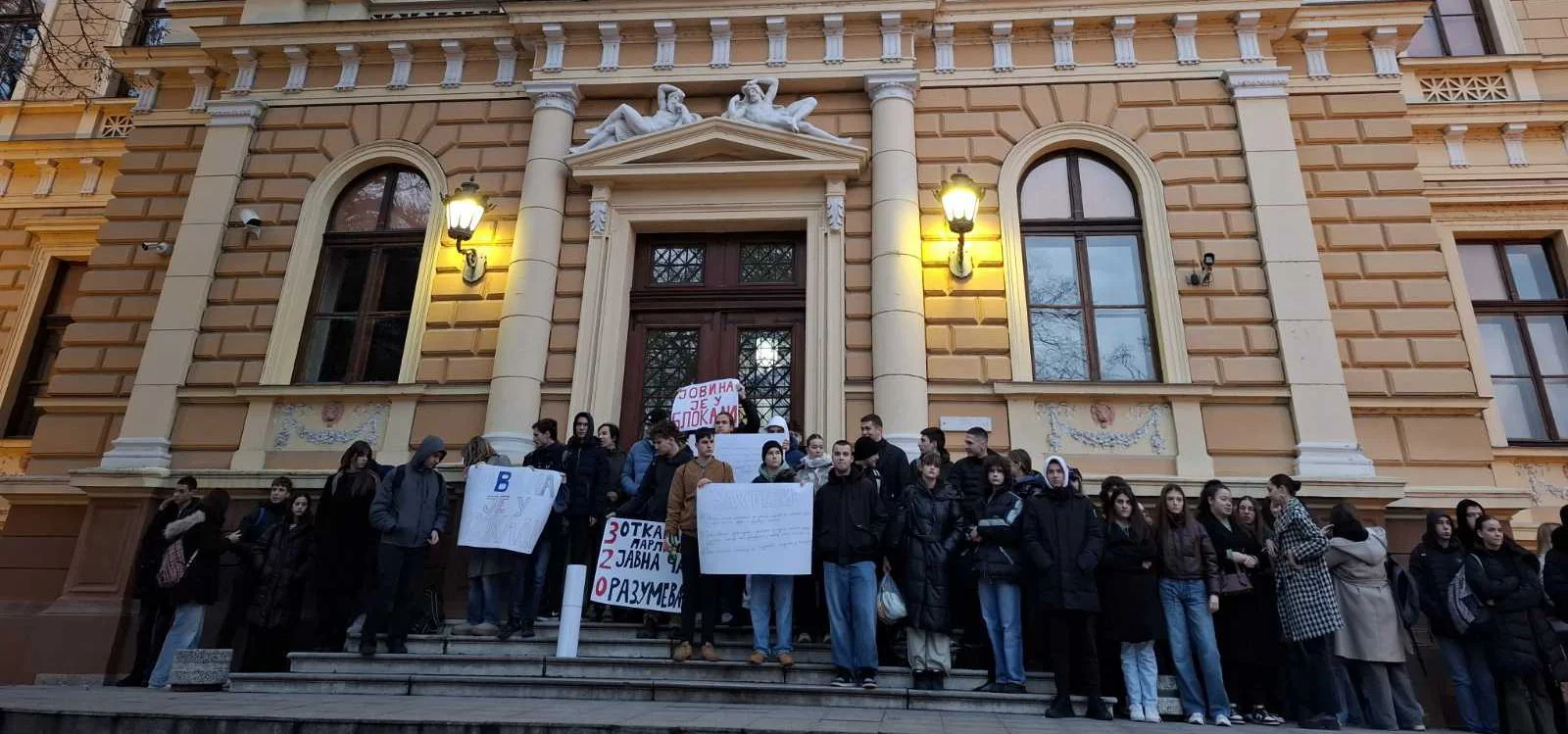 Učenici Jovine gimnazije u Novom Sadu: "Umesto dijaloga, kod direktora se suočavamo sa zidom nerazumevanja" 2