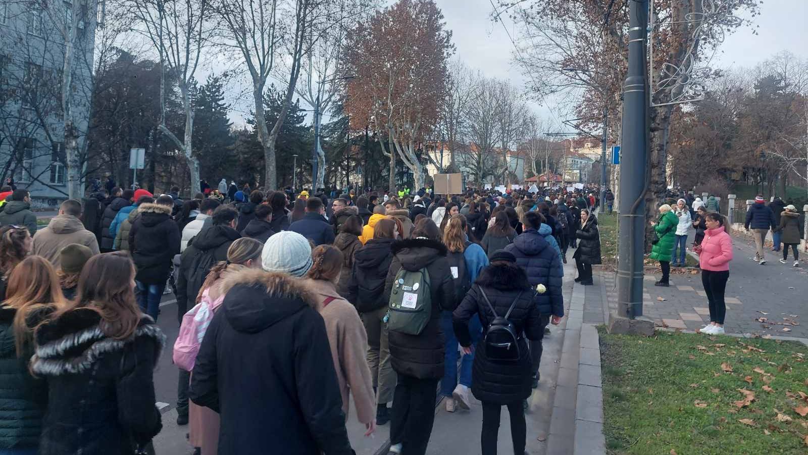 Protest na Slaviji protekao mirno: Najglasnija tišina do sad za 15 stradalih u Novom Sadu 2