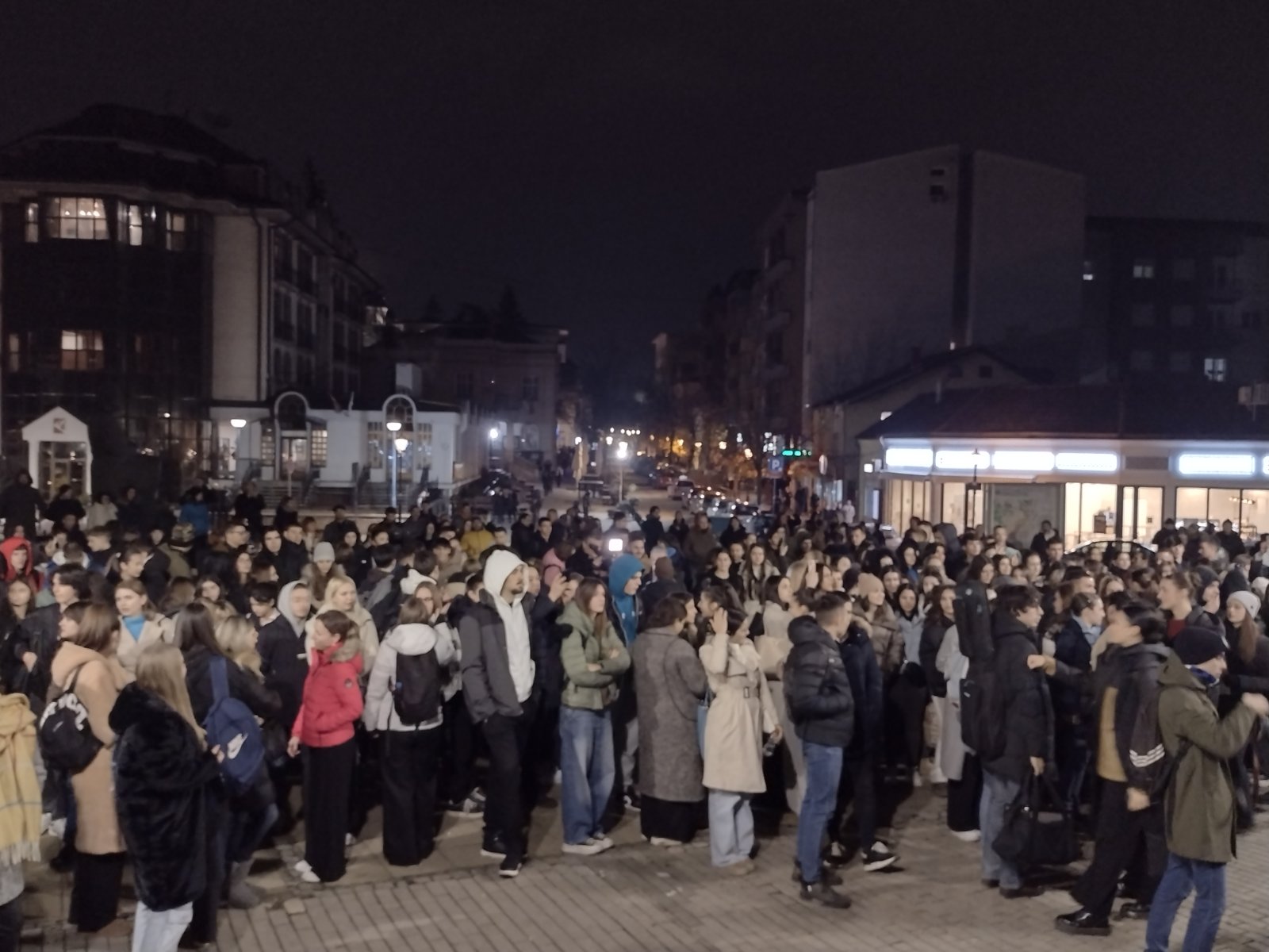 Zatvorimo vrata da otvorimo buduċnost: Blokada Prve kragujevačke gimnazije (FOTO) 6