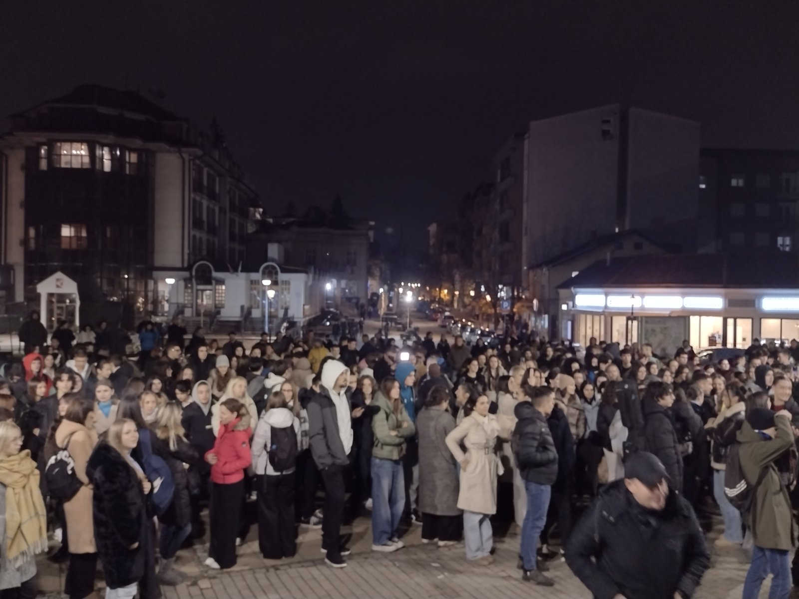 Zatvorimo vrata da otvorimo buduċnost: Blokada Prve kragujevačke gimnazije (FOTO) 5