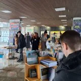 Počeo "Blokadni bazar knjiga" na platou kod Filozofskog, sav novac ide za pomoć studentima u blokadi (FOTO) 5