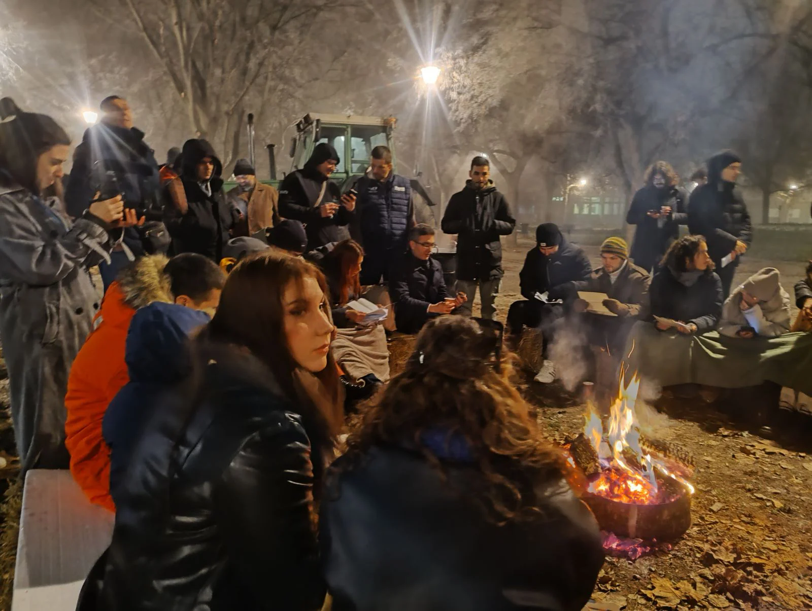 Novogodišnji protest studenata u Novom Sadu: Crni flor okačen oko Gradske kuće, novo okupljanje danas u 11.52 (VIDEO, FOTO) 5