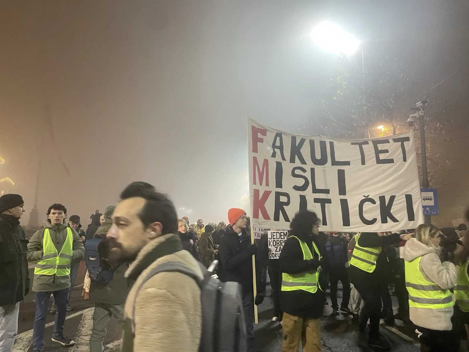 "Nema nove godine, za staru ste nam još dužni": Studenti u potpunoj tišini dočekali Novu godinu (VIDEO, FOTO) 4