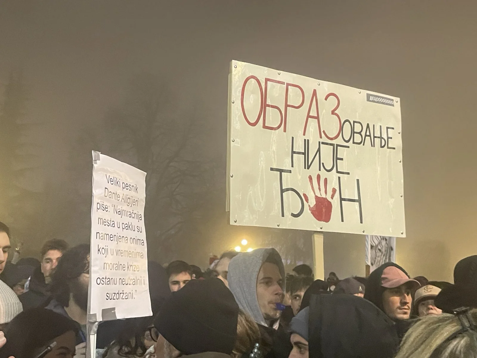 "Nema nove godine, za staru ste nam još dužni": Studenti u potpunoj tišini dočekali Novu godinu (VIDEO, FOTO) 3