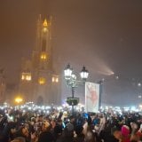 Novogodišnji protest studenata u Novom Sadu: Crni flor okačen oko Gradske kuće (VIDEO, FOTO) 1