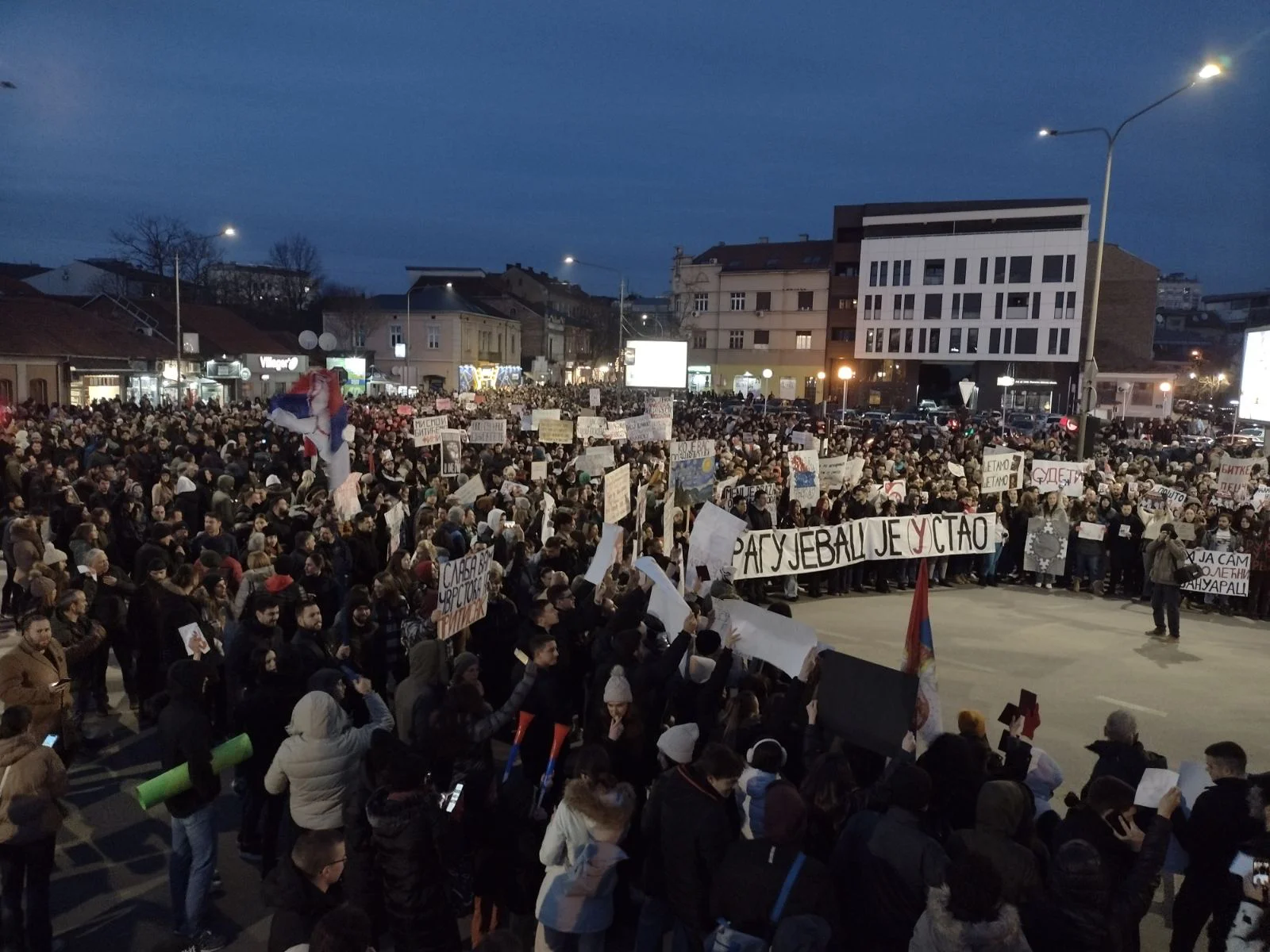 "(U)stanimo sad svi za Novi Sad": Završen najmasovniji protest "Zastani Srbijo" u Kragujevcu 2