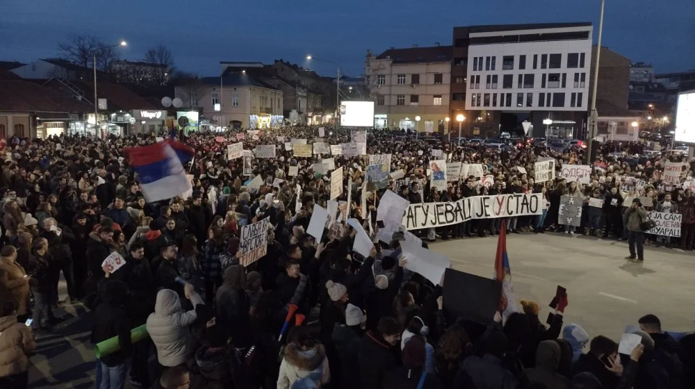 "Ako vam fali kičma, stavićemo mi svoju": Počeo studentski protest i blokada u Kragujevcu (FOTO) 10