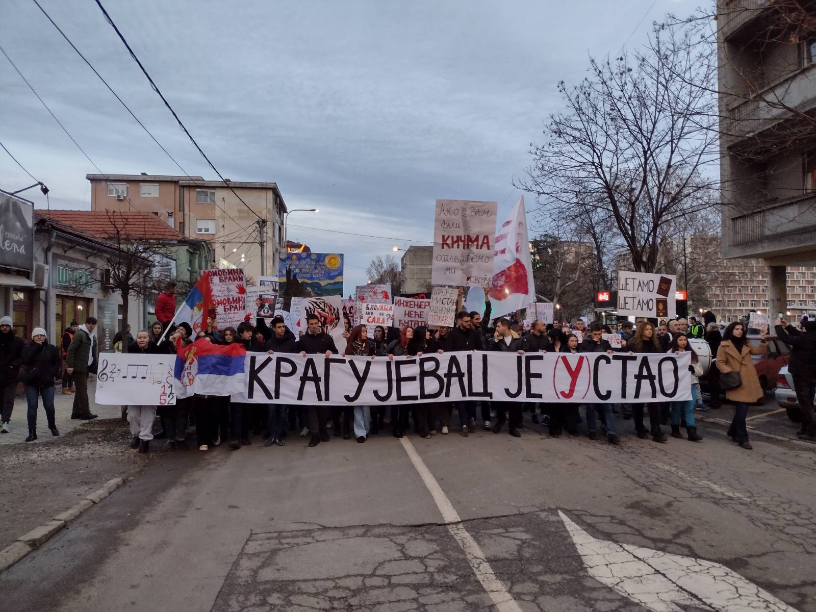 "(U)stanimo sad svi za Novi Sad": Završen najmasovniji protest "Zastani Srbijo" u Kragujevcu 3