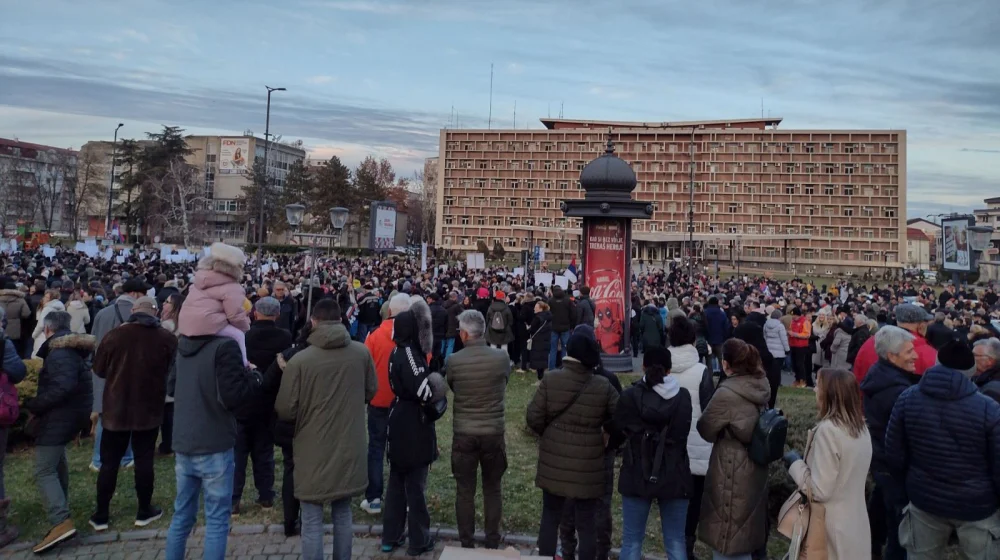 "Ako vam fali kičma, stavićemo mi svoju": Počeo studentski protest i blokada u Kragujevcu (FOTO) 10