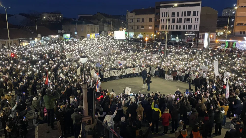 "(U)stanimo sad svi za Novi Sad": Završen najmasovniji protest "Zastani Srbijo" u Kragujevcu 10