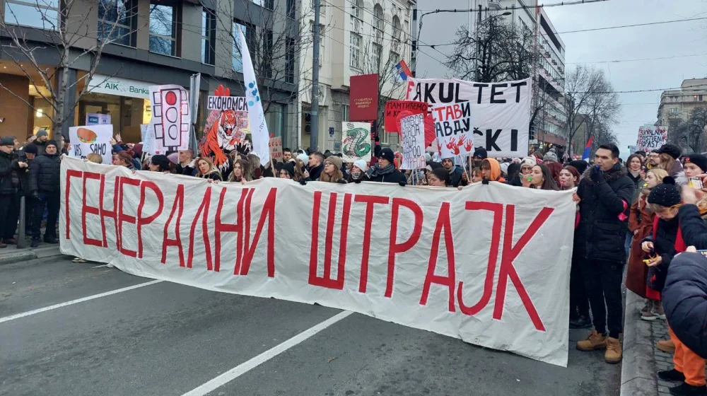 Zakleo se student u cvet i u med da će u državi da napravi red (VIDEO) 8