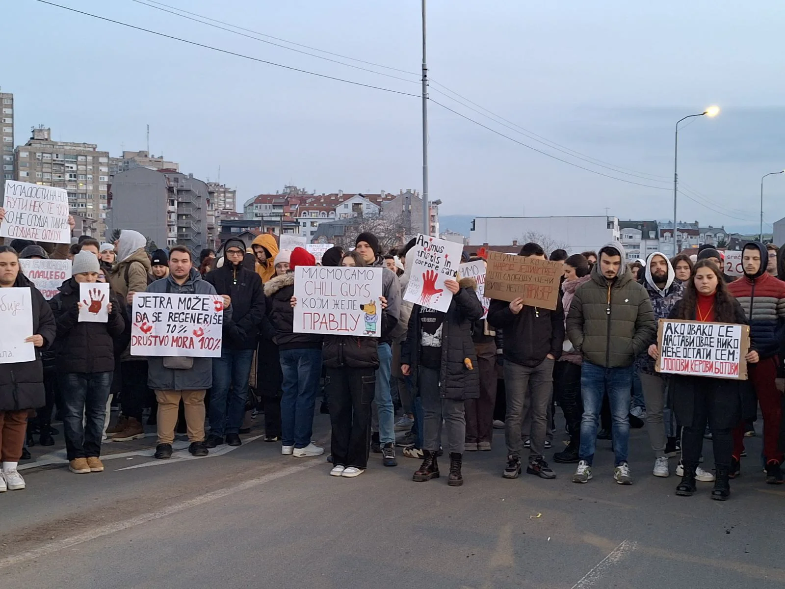 Završeni protesti ispred Banovine i Ustavnog suda: Studenti u Nišu i Beogradu pozvali na generalni štrajk 8