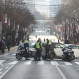 Muškarac automobilom prošao kroz blokade na Vidikovcu, udario više ljudi 7