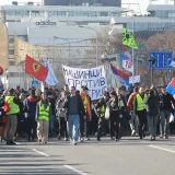 UŽIVO Studenti iz Beograda krenuli peške za Novi Sad, pozdravljaju ih i zaposleni u Telekomu (FOTO; VIDEO) 13