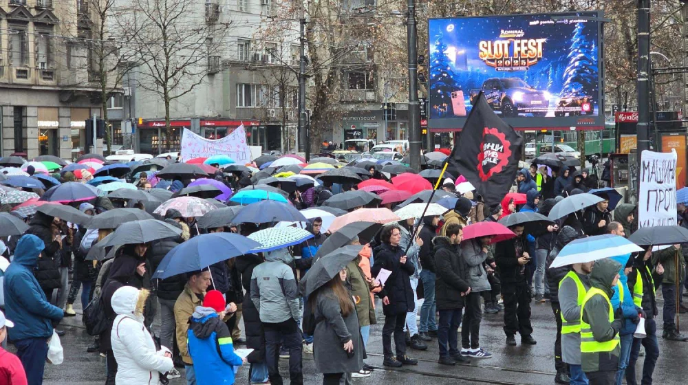 Na nekoliko lokacija u Srbiji i danas odata pošta poginulima na Železničkoj stanici u Novom Sadu 10