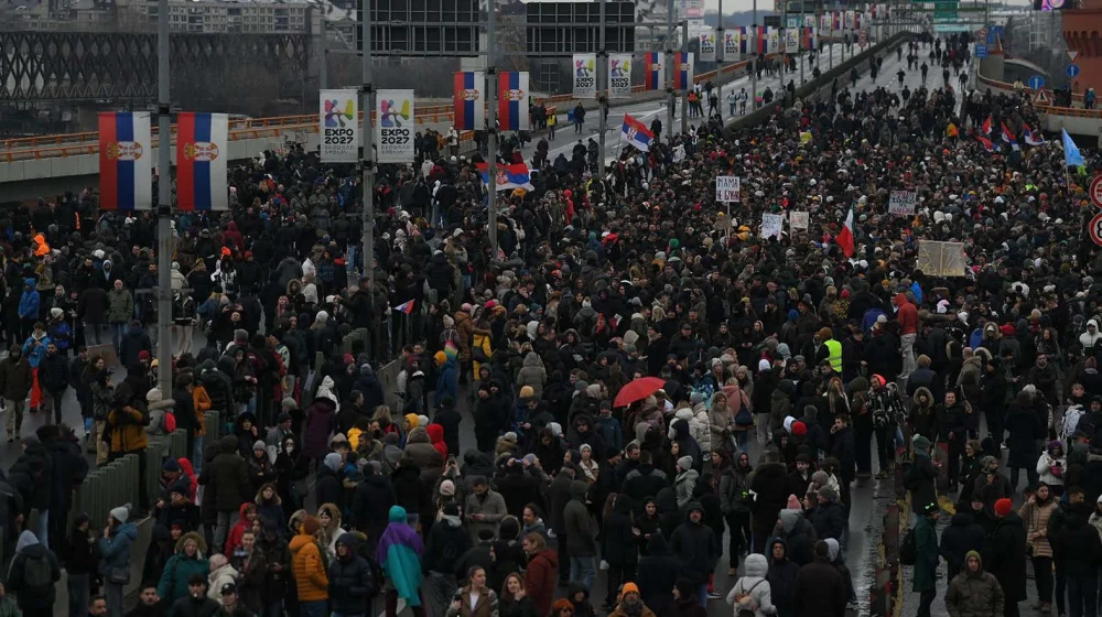 "Vlast svojim izjavama radi na omasovljenju protesta": Reakcije na Vučevićev komentar da je mala grupa na Mostaru izazvala veliku gužvu 10