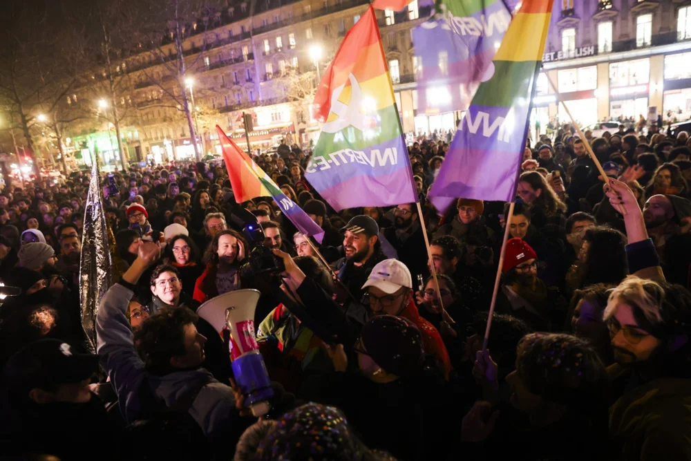 „Prljavi rasista je mrtav“: U više gradova Francuske proslavljena smrt Žan-Marija Le Pena (FOTO) 3