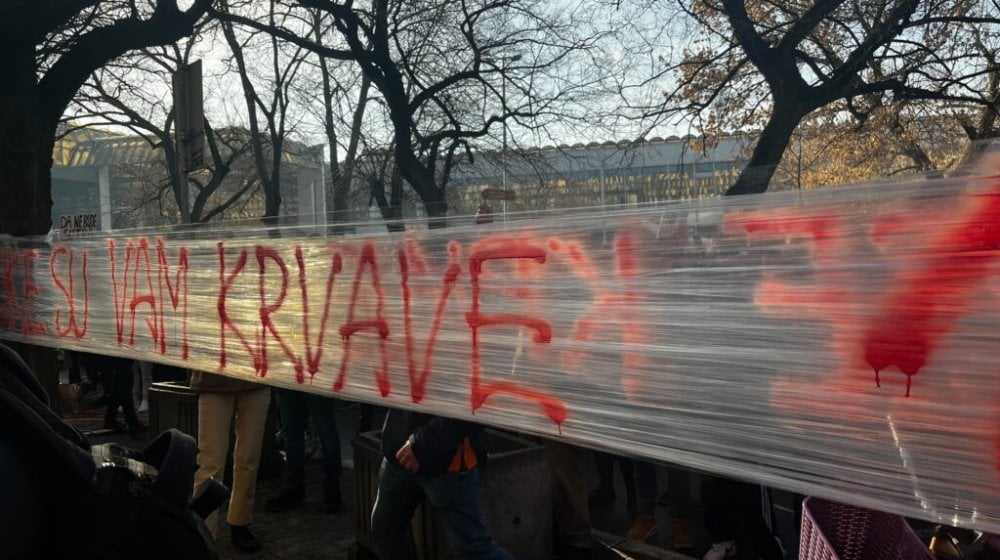 "Hej, Zago, Zago da je sreće...": Protest studenata ispred suda u Novom Sadu (FOTO; VIDEO) 10