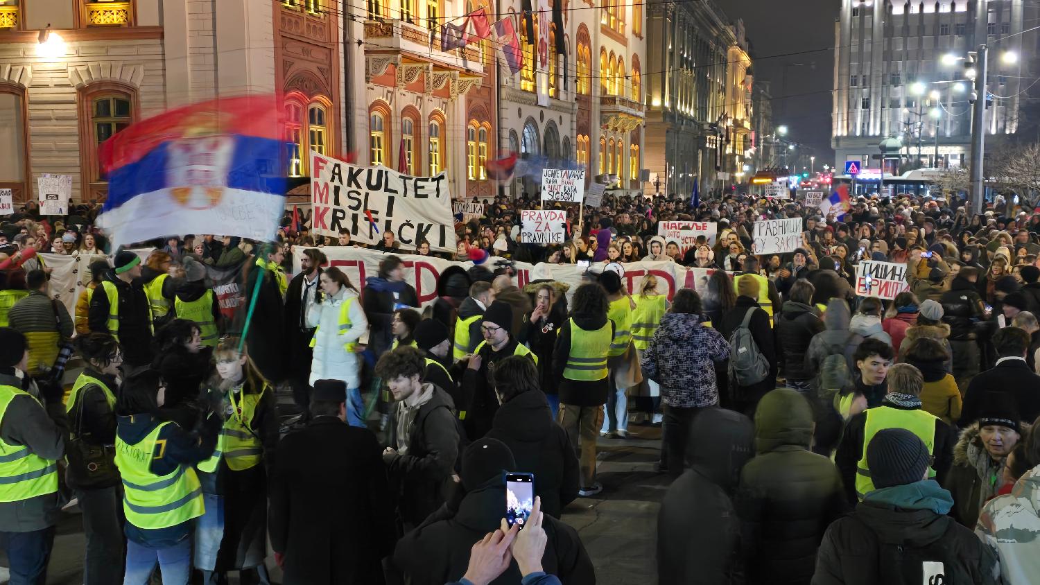 Studenti u šetnji podrške do Pravnog fakulteta, zahtevaju generalni štrajk (FOTO, VIDEO) 3