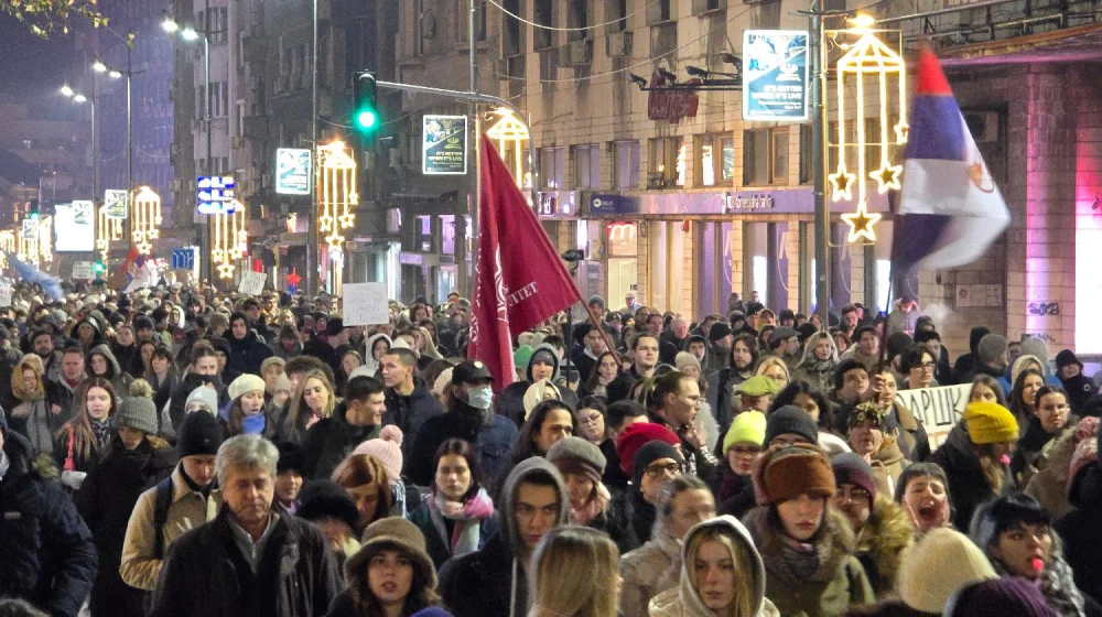 Studenti u šetnji podrške do Pravnog fakulteta, zahtevaju generalni štrajk (FOTO, VIDEO) 1