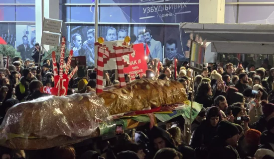 (FOTO) Protest ispred RTS-a 'Naše pravo da znamo sve' u slikama 5