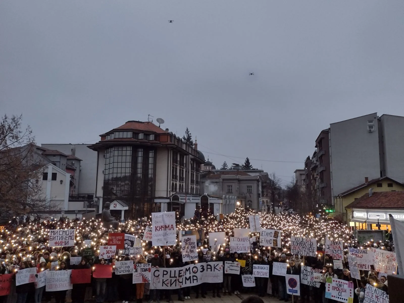 Dugujete odgovore, ne izgovore: Protesti u Kragujevcu sve masovniji (FOTO) 2