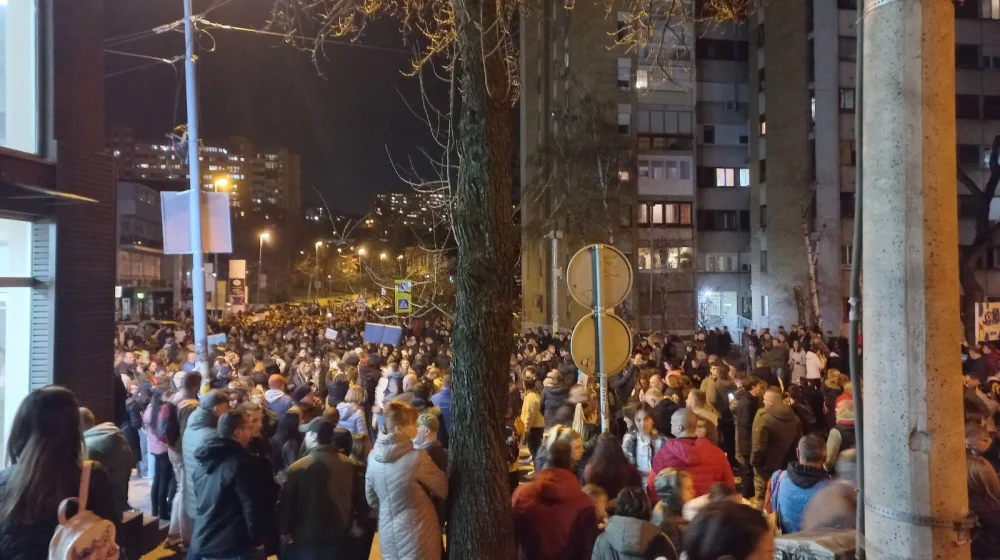 Blokada raskrsnice u beogradskom naselju Mirijevo u znak podrške studentima i prosvetarima (VIDEO) 9