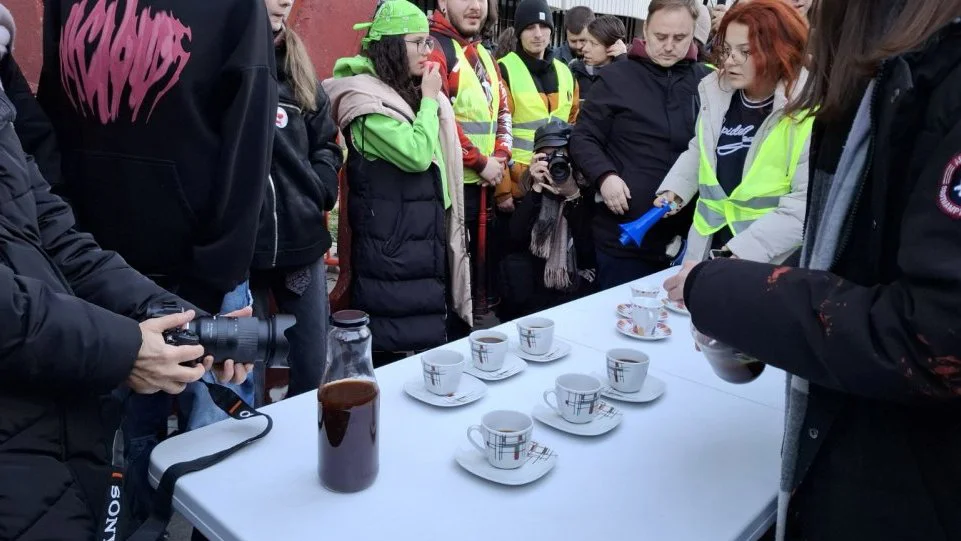 Završen protest novosadskih studenata: Ostavili pisma za BIA i ofarbali Bulevar oslobođenja (FOTO, VIDEO) 2