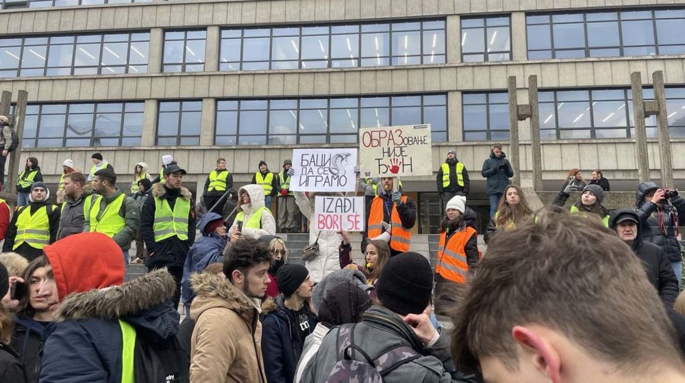 "Dođi na Mostar, ako imaš petlju": Studenti se okupili ispred Palate pravde (FOTO; VIDEO) 5