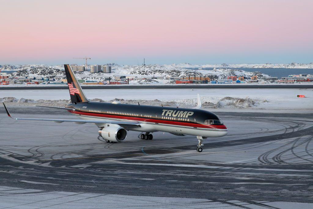 Avion Donalda Trampa Mlađeg na aerodromu u Nuku, Grenland