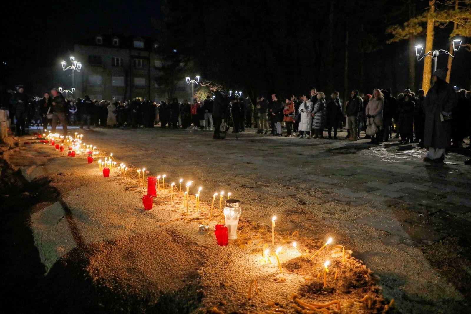 Paljenje sveća na Cetinju