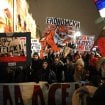 Održan protest studenata i građana ispred RTS-a: Uživo uključenje u Dnevnik i "sendvič" za Bujoševića (VIDEO, FOTO) 3