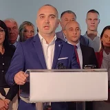 Milan Tanović (POKS): Legalisti napadaju studente, a Vučić neobaveznim referendumom skreće pažnju sa protesta 16