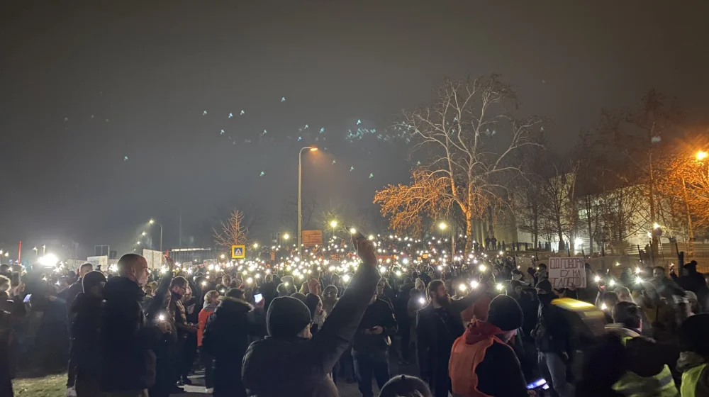 Kragujevčani u protestnoj šetnji krenuli ka Skupštini grada: Ne damo da nas gaze poručili studenti 8