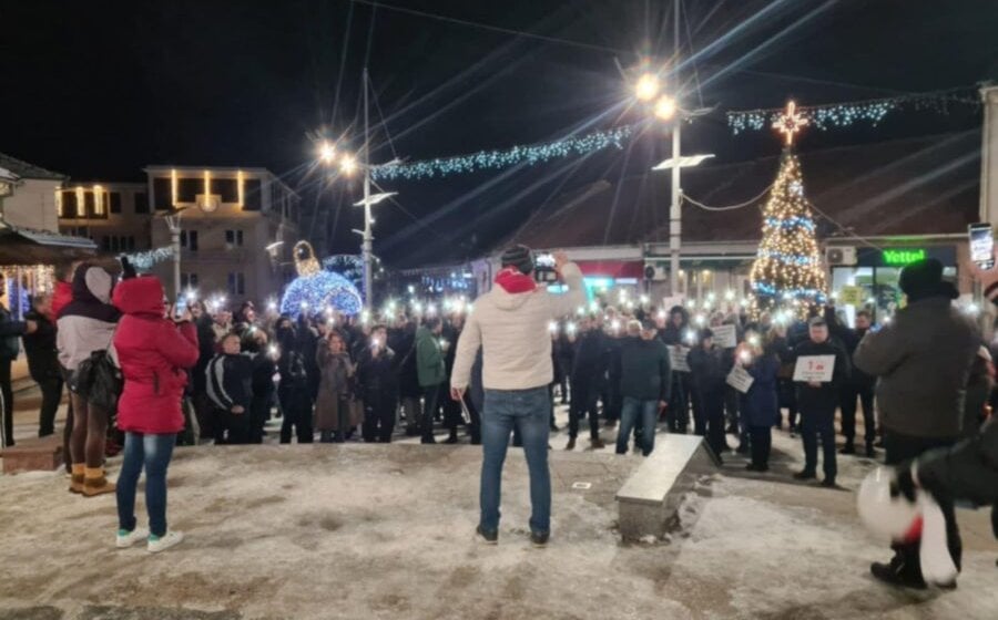 "Mi smo uz decu“: Protesti podrške studentima u Brusu, Surdulici i Požarevcu 10