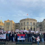 "Uz svoj narod i studente": Podrška iz Norveške protestima u Srbiji (FOTO; VIDEO) 9