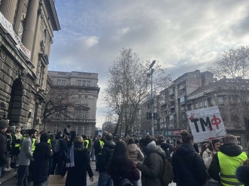 Studenti i građani i danas blokirali Bulevar kralja Aleksandra (FOTO) 6