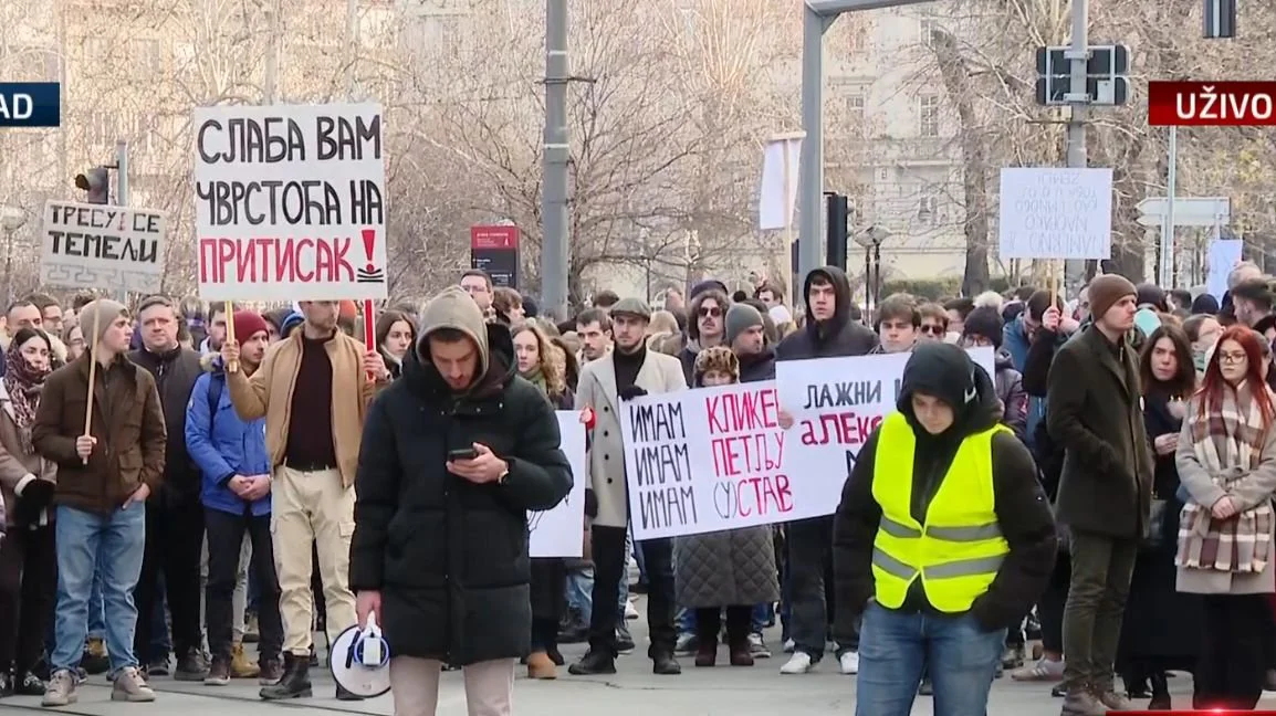 Studenti i građani i danas blokirali Bulevar kralja Aleksandra (FOTO) 2