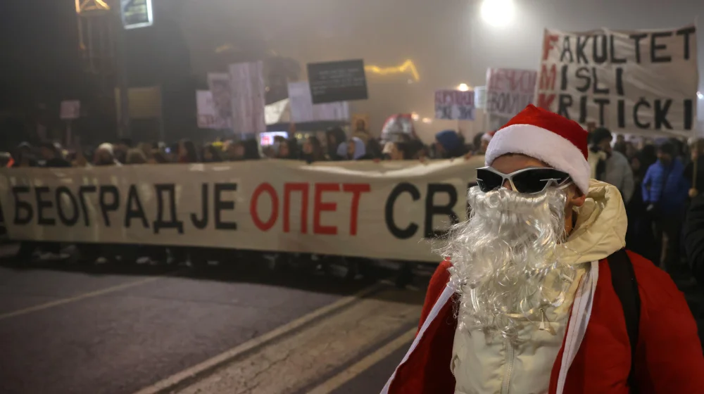 Ulazak planete u 2025: U Srbiji protesti, širom sveta vatromet, u Brazilu kupanje 10