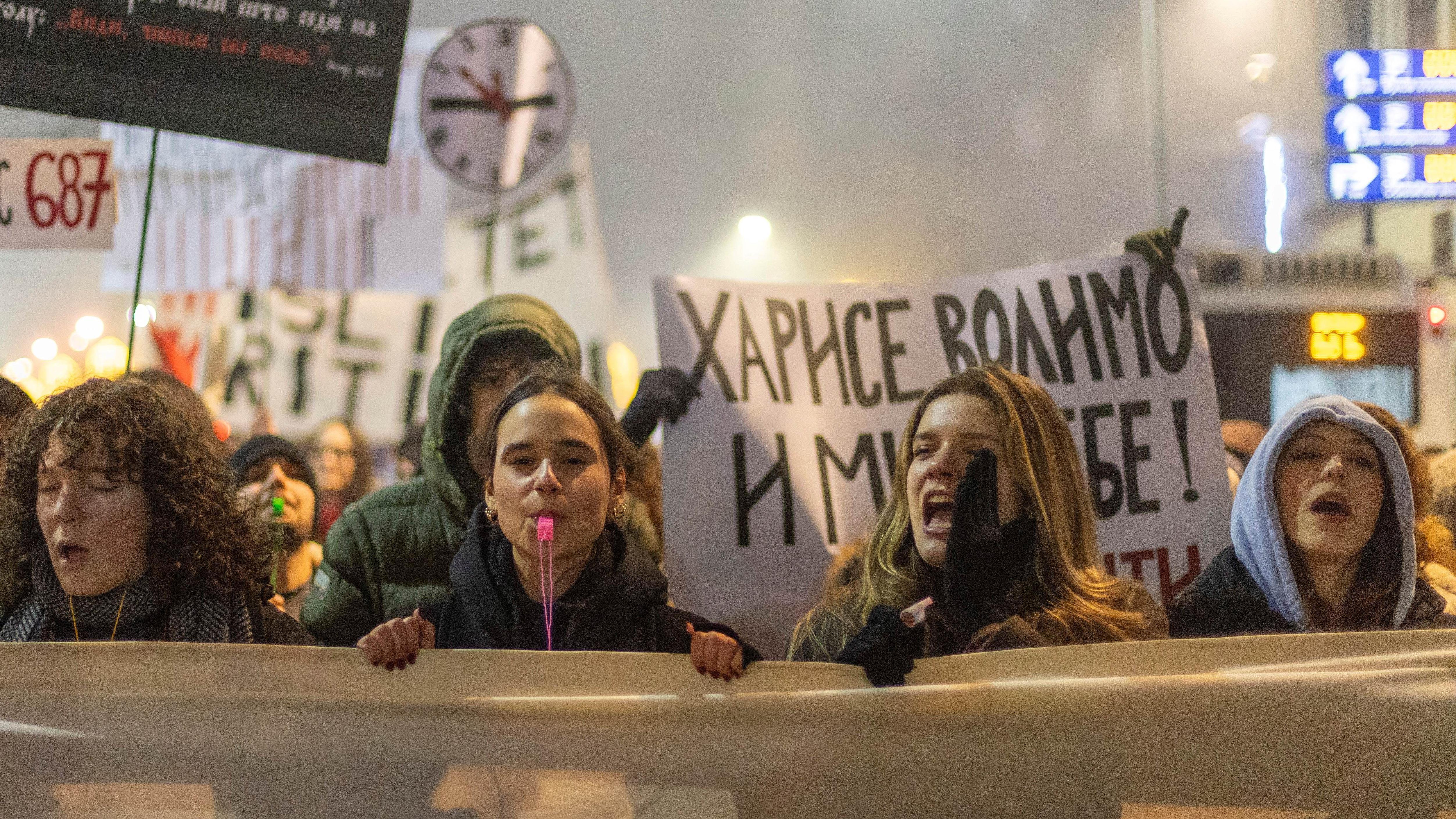 Transparent posvećen dočeku na Trgu republike