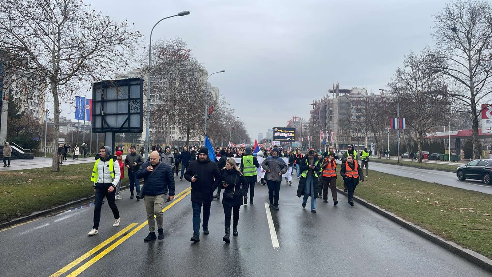 UŽIVO Generalni štrajk u Srbiji, počinje blokada na Ušću, veliki broj demonstranata u kolonama (FOTO/VIDEO) 11