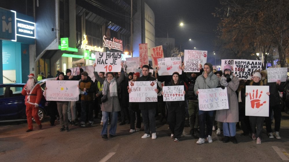 "Odbrojavamo poslednje dane”: Studentski novogodišnji protest u Nišu (FOTO) 8