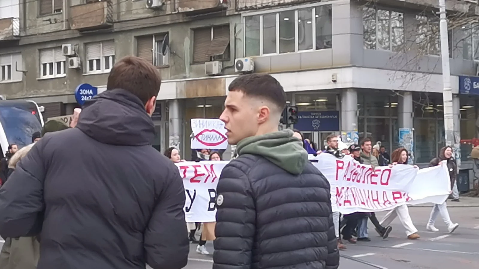 Završen veliki protest studenata "Sudite po zakonu!" zbog gaženja studentkinje ispred Tužilaštva u Beogradu(VIDEO/FOTO) 6