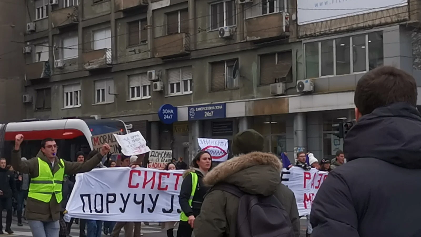 Završen veliki protest studenata "Sudite po zakonu!" zbog gaženja studentkinje ispred Tužilaštva u Beogradu(VIDEO/FOTO) 7