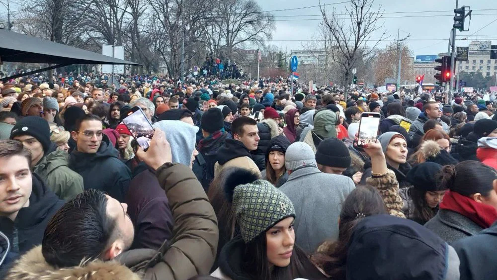 Kako je izgledao protest ispred Ustavnog suda u Beogradu u slikama? (FOTO) 4