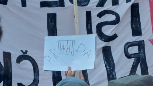 Završeni protesti ispred Banovine i Ustavnog suda: Studenti u Nišu i Beogradu pozvali na generalni štrajk 11