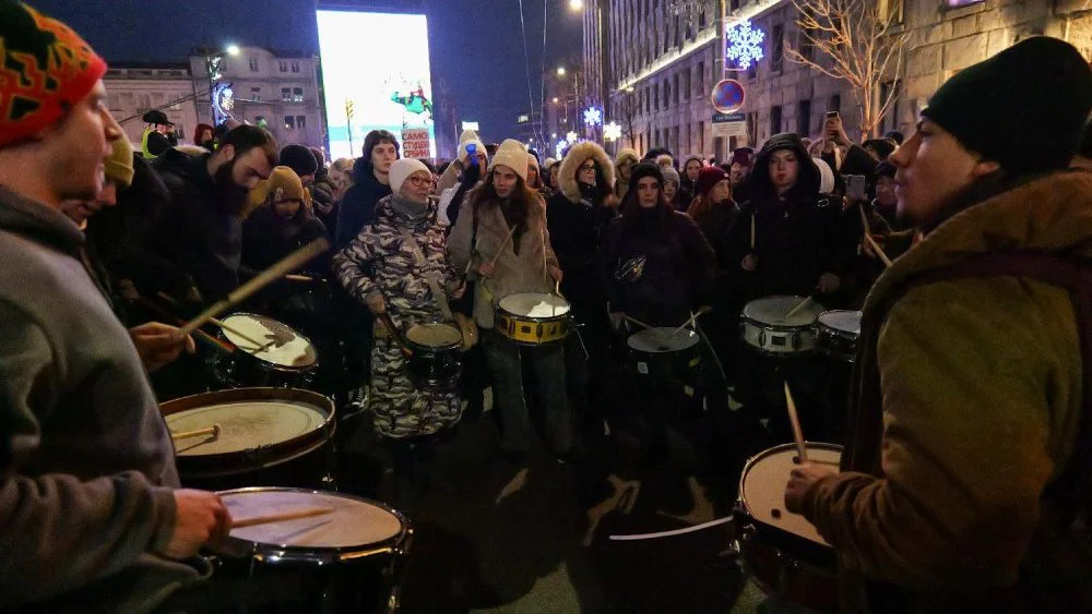 Kako je izgledao protest ispred Ustavnog suda u Beogradu u slikama? (FOTO) 7