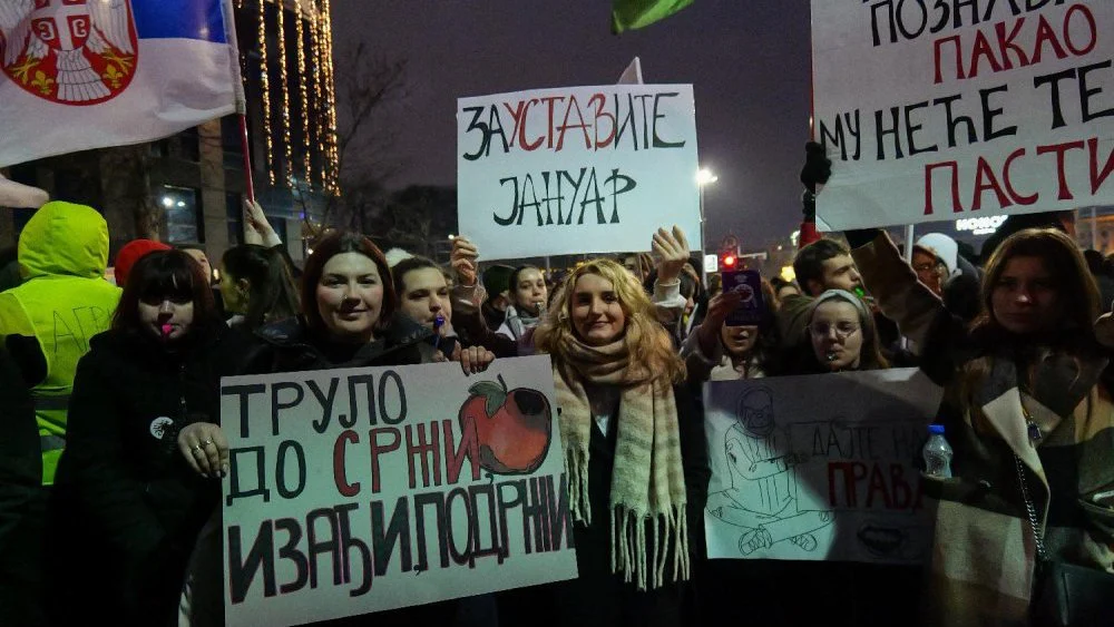 Kako je izgledao protest ispred Ustavnog suda u Beogradu u slikama? (FOTO) 6