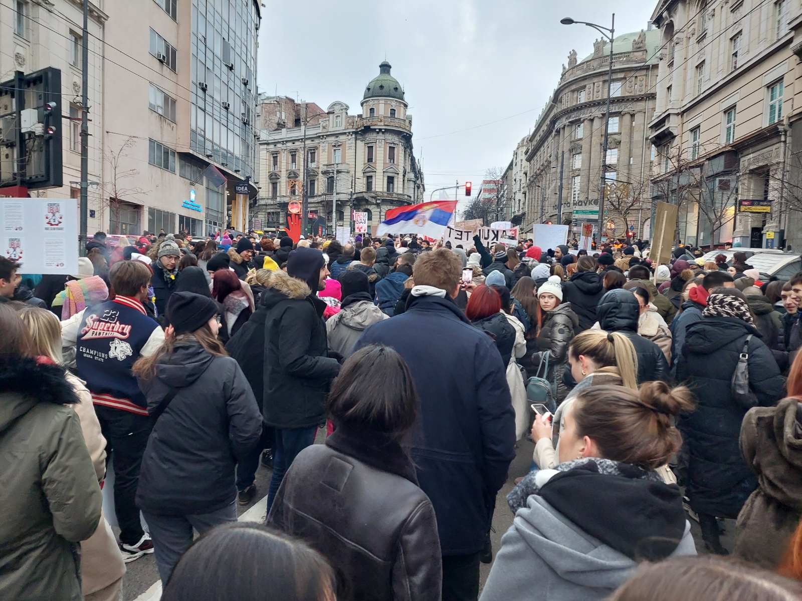 Završeni protesti ispred Banovine i Ustavnog suda: Studenti u Nišu i Beogradu pozvali na generalni štrajk 2