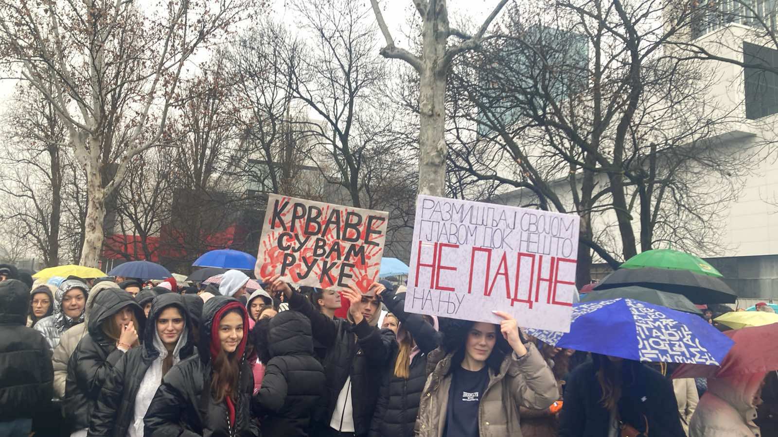 UŽIVO Generalni štrajk u Srbiji, počinje blokada na Ušću, veliki broj demonstranata u kolonama (FOTO/VIDEO) 3